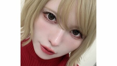 「ビジュ神！！」益若つばさ スタイルくっきりの真っ赤なニット姿披露！全身赤コーデのオフショットに「お人形みたい」とファン絶賛