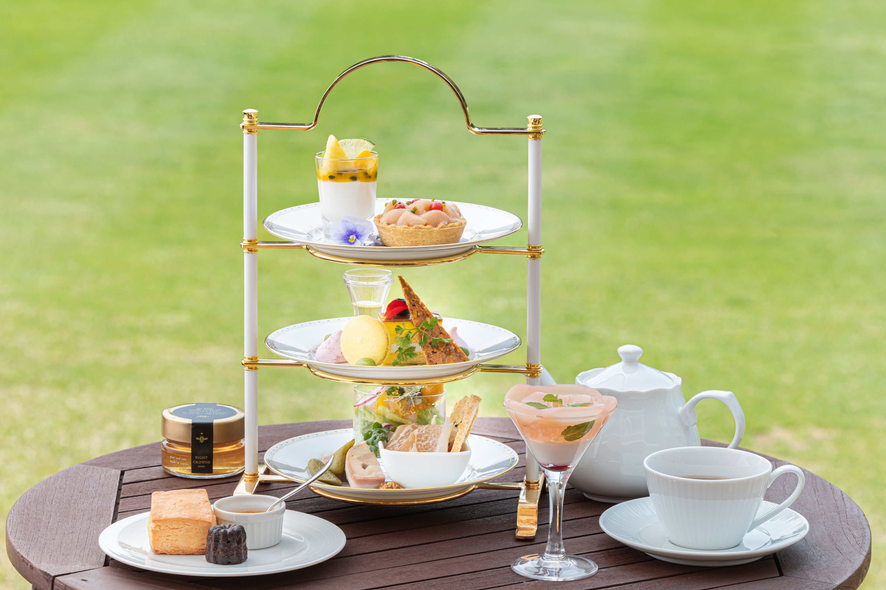 仙台ロイヤルパークホテル】『献上桃の郷』の桃と『EIGHT CROWNS』の