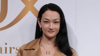 冨永愛 自慢の“ツヤ髪”をなびかせてランウェイに登場！ヒコロヒーとの共通点は「ちょっとした“やさぐれ感”」