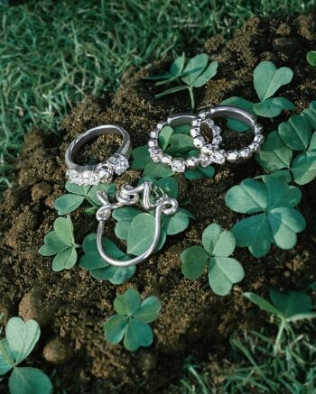 チャームやモチーフリングなど限定品が多数ラインナップ。【e.m.青山店】オープン4周年を祝う期間限定イベントを開催。