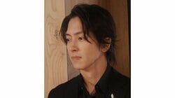 山下智久 “オーラ全開”で地下鉄に乗車する姿を公開！「遭遇してみたい」「山Pが乗ってたらビビる」ホームを颯爽と歩く姿にも注目