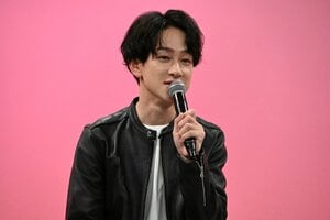 横山裕“印象的な待ち合わせ”は？ともに活動30周年のメンバー村上信五とのクリスマス【『今夜もシリアルキラーと待ち合わせ』制作発表】