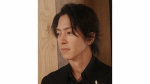 山下智久 “オーラ全開”で地下鉄に乗車する姿を公開！「遭遇してみたい」「山Pが乗ってたらビビる」ホームを颯爽と歩く姿にも注目