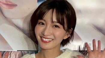 「初めての経験だったので…」岡崎紗絵 20代最後の思いが詰まった写真集のお渡し会で“にゃんにゃん”オフショットも！「はい、優勝」「癒されます」