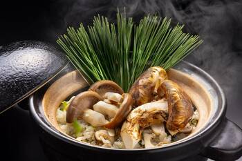 加賀・山中温泉 吉祥やまなか「季節の土鍋ごはん」が登場！ 10月限定【松茸と大黒しめじ】＆ 11～12月限定【夫婦蟹】