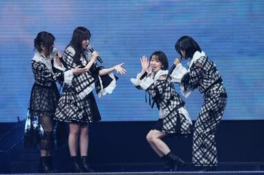 大島優子が純白ドレスで登場し会場が一面緑色に！井上ヨシマサの伴奏で