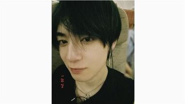 INI 佐野雄大 悲しげな表情の幼少期ショット公開 新紙幣での悲しい