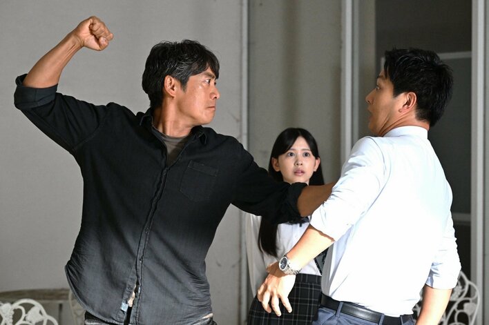 【場面写真追加】龍之介（工藤阿須加）と付き合っているつもりの琴音（梶原叶渚）！鬼塚（反町隆史）は頭を抱え、ついに事態は悪化し…『GTO』第10話予告