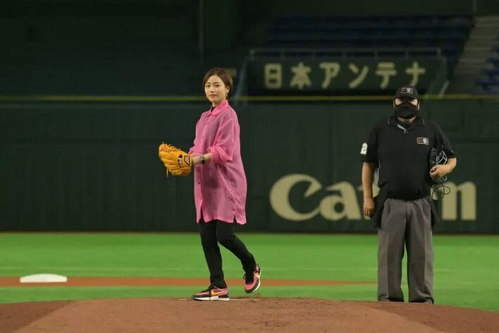 石原さとみ 7大会連続となる始球式に挑戦「“だるそうに”を意識しすぎ
