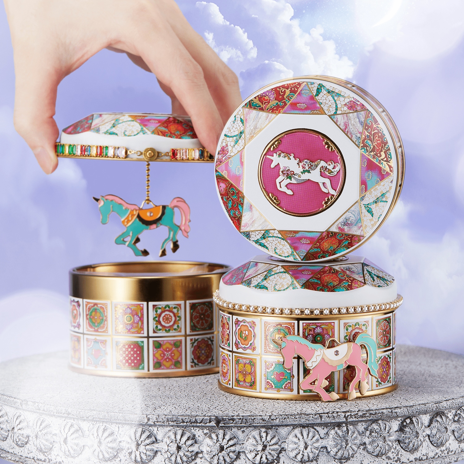 可愛すぎる♡メルヘンgirlyインテリア♡メリーゴーランド♡ユニコーンダイカット ユニコーンチャームがメリーゴーランドのように現れる、ミニチュア