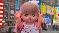 「まるでチャッキー」メルちゃん NYの地下鉄での写真にネット騒然！ホラー映画のワンシーンのようなショットにおびえる人続出！？
