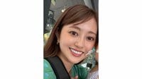 2拠点生活の菊地亜美 夫が娘を“ダブル抱っこ”する姿公開！6歳長女＆1歳次女が甘えるように密着した家族愛あふれるショットにほっこり