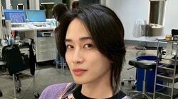 「色気が過ぎる」とファン悶絶！YouTuberから俳優に転身・カルマ アンニュイな表情や挑発的な視線の写真集アザーカットに「美術館に飾っていい？」