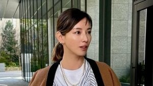 「美脚すぎ」加藤あい 抜群のスタイル際立つミニ丈コーデを披露！メンズアイテム使った上級者感あふれる姿も「正しい着方を忘れてしまった 」