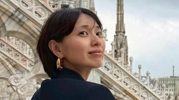 戸田恵梨香 指輪キラリ！？でジェラートを堪能するミラノでのショット公開！スーパーでのオフ感漂う買い物姿や幸せあふれる笑顔も