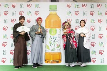 ＜イベントレポート＞「アイリスのお茶 綠（りょく）」冬のプロモーションイベント開催！人気お笑いコンビEXIT＆エルフが「令和のギャル茶人」に変身してSHIBUYA109渋谷店前にゲリラ登場！