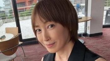 高島礼子 「羽根が生えてるぅ～」なショット公開！“地元に寄った通り道”で30年ぶりにユーミンの聖地巡礼をする姿も披露し「映え映えでステキ」