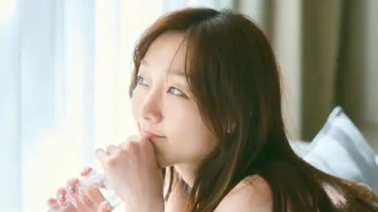 須田亜香里　チャーミングな水着姿など最新カレンダーはベトナムで撮り下ろし！癒やしのスマイルが詰まったカバーカットが公開