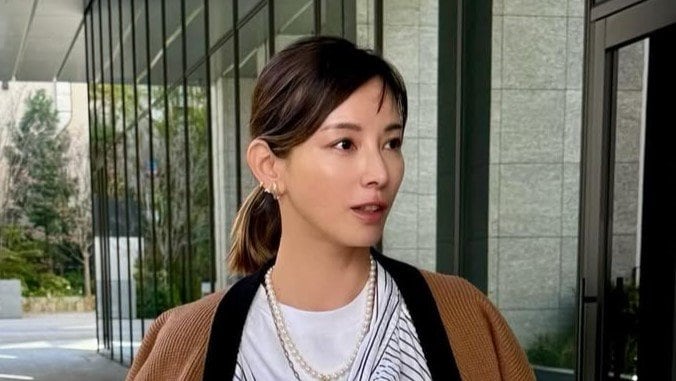 「美脚すぎ」加藤あい 抜群のスタイル際立つミニ丈コーデを披露！メンズアイテム使った上級者感あふれる姿も「正しい着方を忘れてしまった 」