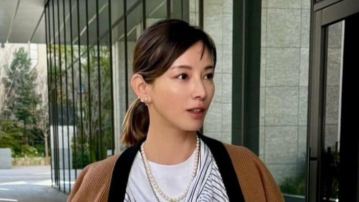 【画像8枚】メンズアイテム使った上級者感あふれる姿も「美脚すぎます」加藤あい スタイルの良さ際立つミニ丈コーデ姿を見る