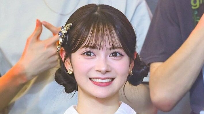 AKB48・伊藤百花 めざましテレビ生出演時の爽やかな笑顔が話題！「6時台のビジュアルではない」めざましくんを優しく抱いた姿に「朝から癒やされた」