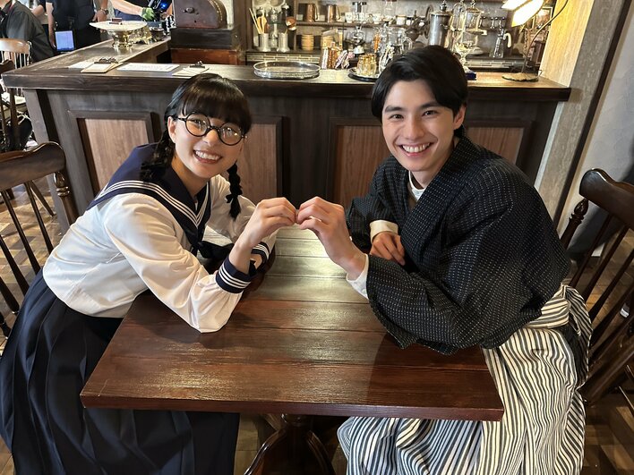 幸せオーラ出まくり♡」芳根京子＆本田響矢の“デート”オフショ、芳根