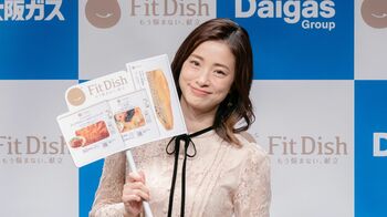 上戸彩 家事＆育児に奮闘！子育ては「売れっ子3人組アイドルのスケジュールを組んでいる感じ」