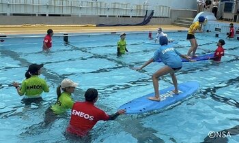 プールで「初めて立てる」体験を。子どもたちの挑戦を引き出す「サーフィン教育プログラム」を確立