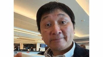 「凄え違和感ｗ」ほいけんた “女子高校生”姿を披露！赤リボン＆ウェーブハイトーンのロングヘアや「一家全員、ほいけんた？！」なにっこり幸せ家族ショットも