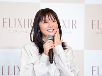長澤まさみが「エリクシール」新ミューズに就任！バービーは“顔のゆるみ”診断に挑戦