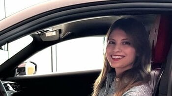 「納車しました！」マギーが愛車のポルシェを披露 まるでCMのように颯爽と乗り込む映像公開「めっちゃお似合い」と反響