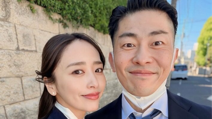 近藤千尋 娘の入学式で夫・太田博久との2ショットを公開 娘のために購入したオシャレな勉強机に「とっても素敵！」「どこのですか！？」