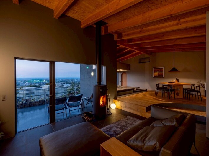 大阪府阪南市に本格サウナ付きの一棟貸しヴィラ“private villa ten -KUMANO-” が2025年11月1日開業。本格サウナ・露天風呂・出張シェフによる鉄板焼きディナーコースを提供