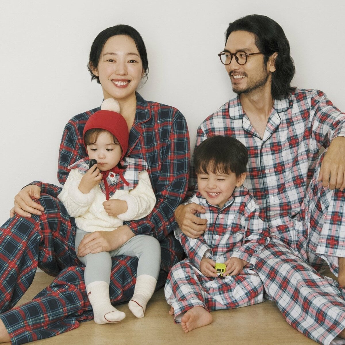 コニー ホリデー タータンチェック パジャマ セット 大人用 子供用 ホリデー数量限定】タータンチェックパジャマセット | Konny（コニー