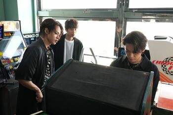 亀梨和也「今年40歳の2人の熱量、日本一！」上田竜也＆中丸雄一がゲーセン協力プレイで大興奮！