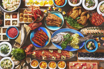 【ヒルトン沖縄北谷リゾート】至福の海老づくしビュッフェ～五感で愉しむ贅沢エビ・セレクション～