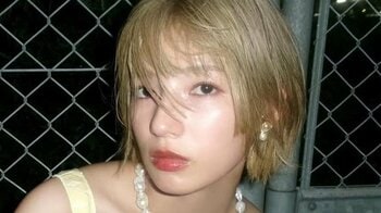 「夏ギャル」金髪姿でUSJにも！石井杏奈 夏らしさ全開の暗闇に映える“エモショット”に「どきっとします」「金髪似合ってる」