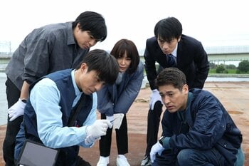 東京水上警察署が復活！集められた碇（佐藤隆太）や日下部（加藤シゲアキ）らは不審物漂流の通報を受ける『新東京水上警察』第1話予告