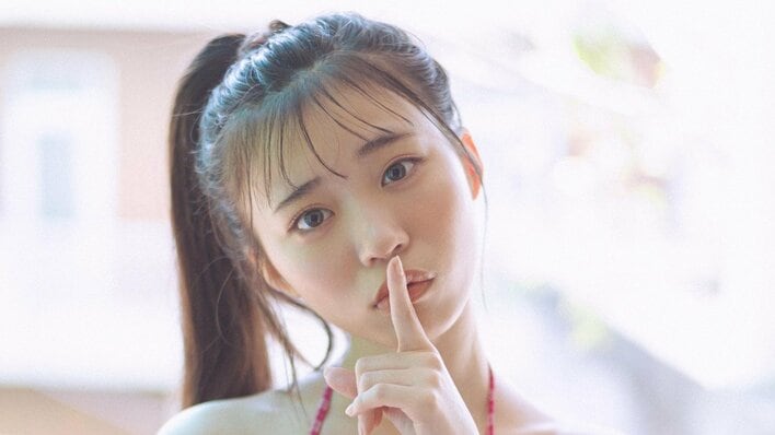 僕が見たかった青空・金澤亜美  “色白肌”×ピンクビキニの最強コンボ！待望の1st写真集から最新水着ショットを解禁