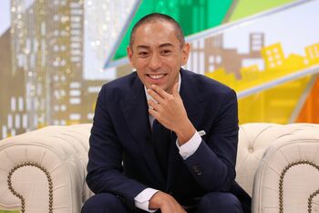 市川海老蔵が、市川ぼたん、堀越勸玄と親子でバラエティ初出演！親子初共演ドラマ『桶狭間』の裏側にも密着