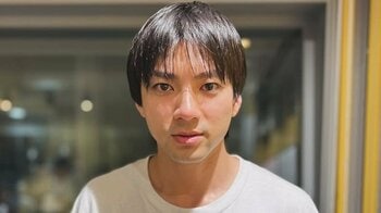 「写真がセンスしかない」山田裕貴 シュールな“4コマショット”公開！ヘルシンキの船上で強風に耐える姿に「ベートーヴェンのよう」「全部面白いんですけど」