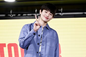 西垣匠 自身初のソロカレンダーを草川拓弥にプレゼント！「ベタ褒めで僕に甘かったです」