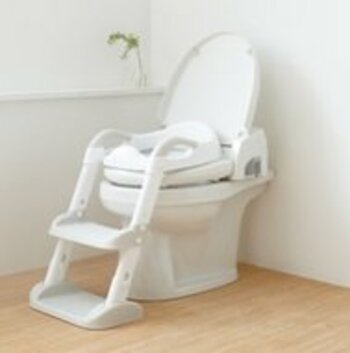 お子さまの「ひとりでできた！」を応援！「SmartAngel ステップ付補助便座」新発売