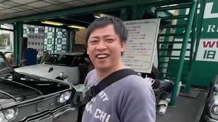 さらば森田 約41年前の“高級セダン”を納車！激渋なフロントパネルやシートをカスタム「仕上がりカッコよ」「二度見どころじゃない！」