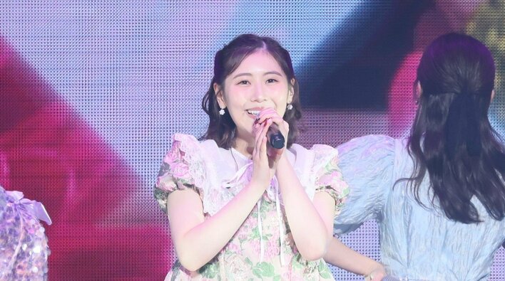 1児の母・西野未姫 渋谷凪咲＆岡田奈々らと共にAKB48の結成20周年記念コンサートに出演！ミニ丈の花柄ワンピース姿で『君だけにChu！Chu！Chu！』を披露