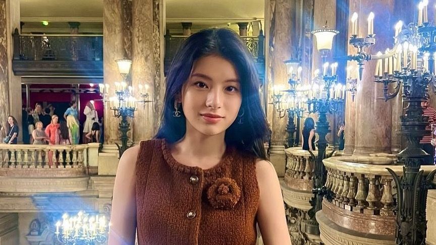 出口夏希 ミニスカ&セットアップの全身シャネルコーデで美スタイル披露
