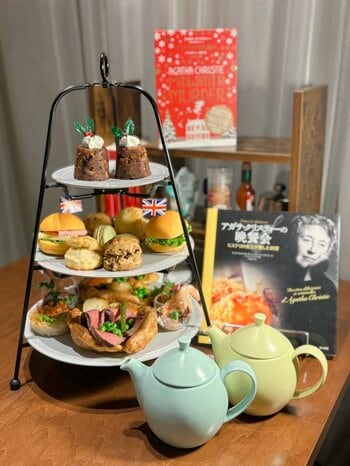 サロンクリスティの「クリスマスイブニングティーセット」が、2025年12月10日より提供開始。今年はクリスティー検定もあります！