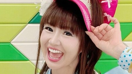 かつみ♥さゆり・さゆり(57) “私物の小物”使ったミニ丈コーデ披露！「W使いしちゃいました」美脚際立つカラフルな装いに「素敵で魅力的」