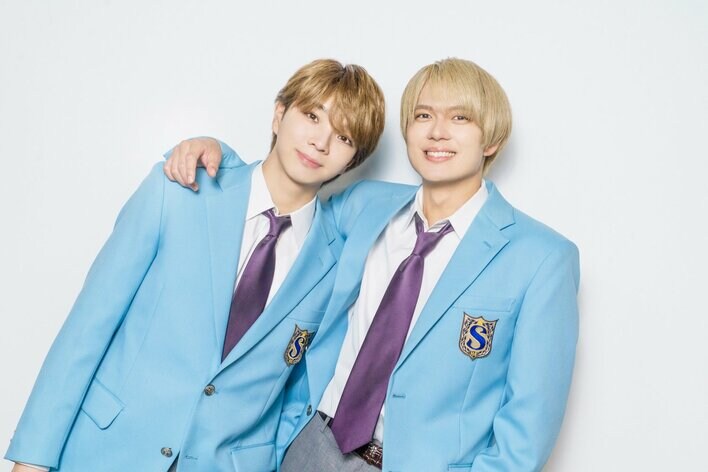 【写真】劇中さながらキュンシーンを再現する塩﨑太智＆加藤大悟の撮りおろしカットを見る