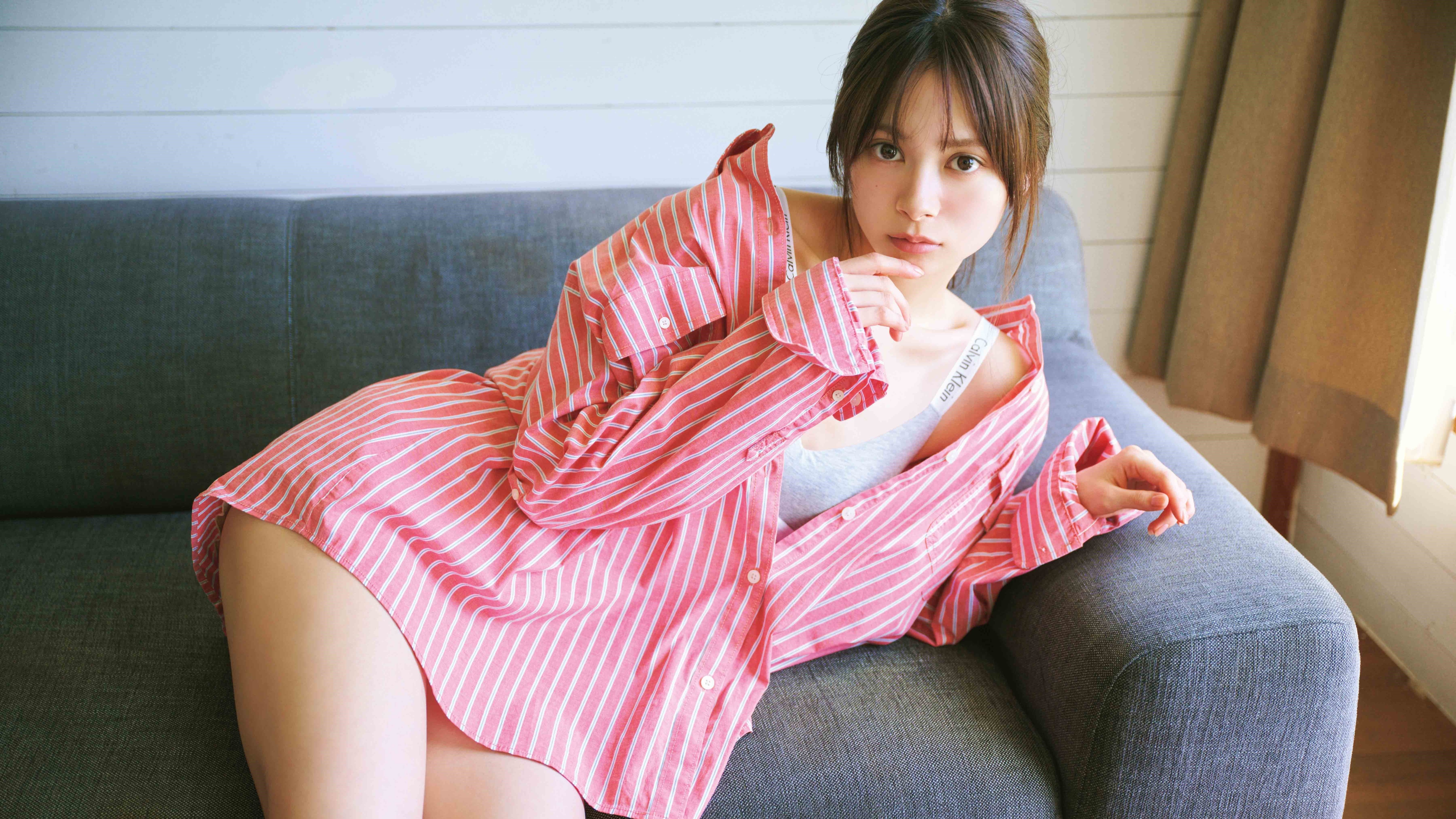 AKB48 伊藤百花 20周年記念 赤チェック衣装 生写真 直筆サイン入り 20